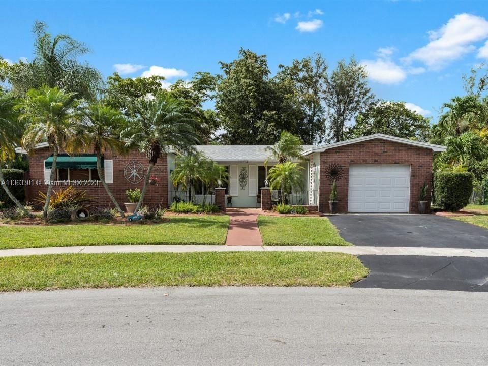 Real estate property located at 8350 17th Ct, Broward County, Pembroke Pines, FL