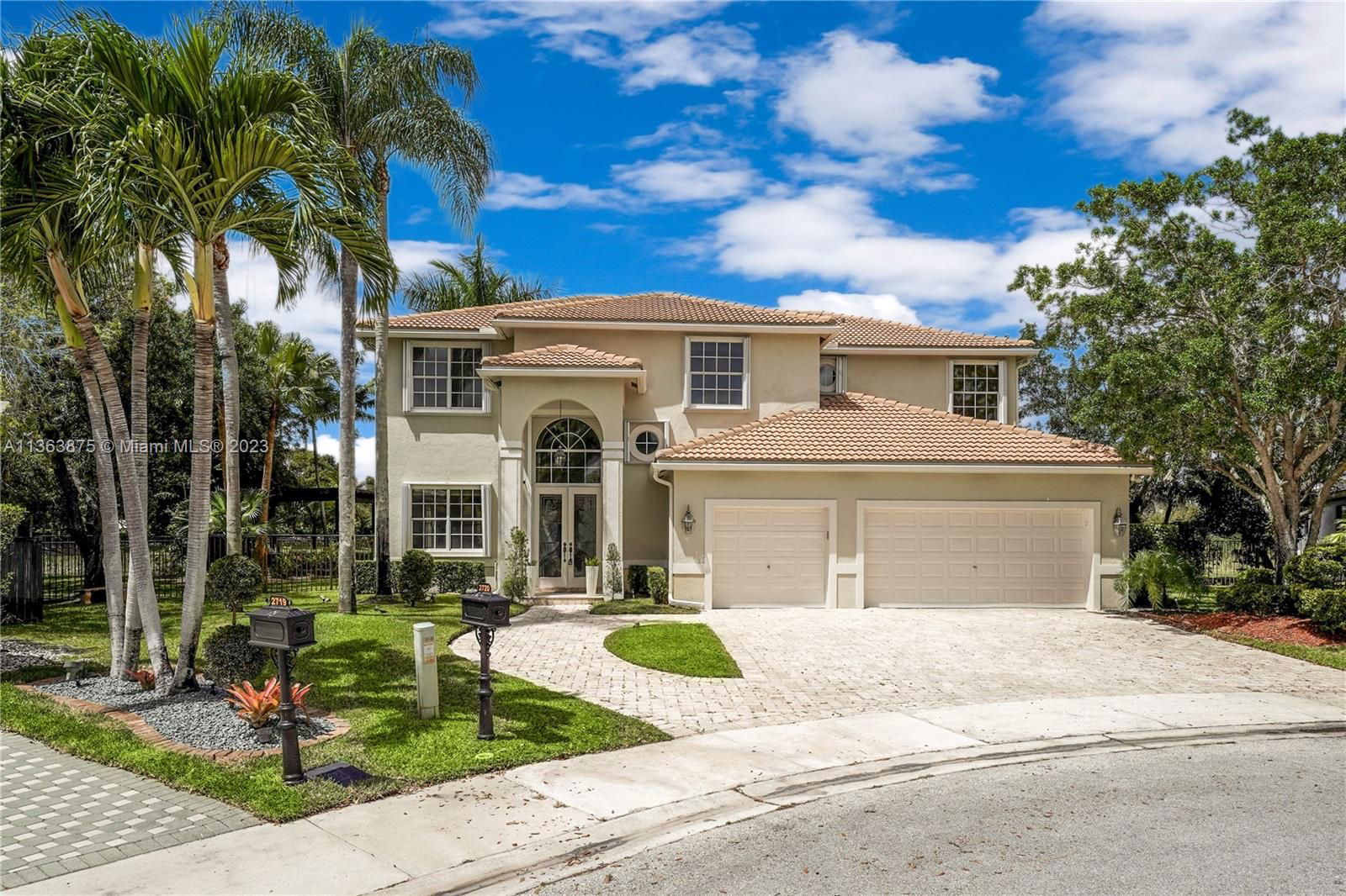 Real estate property located at 2720 Edgewater Ct, Broward County, Weston, FL