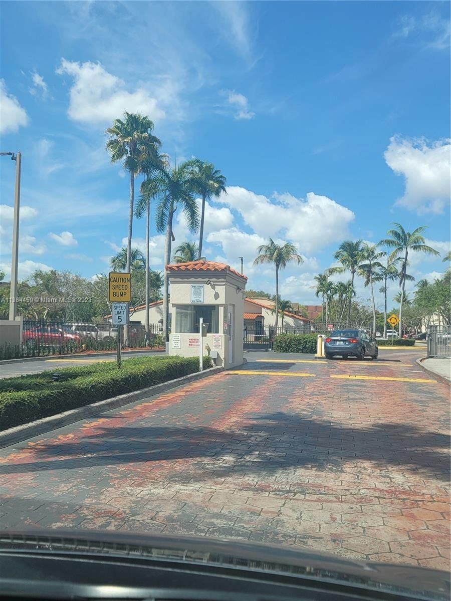 Real estate property located at 6195 186th St #416, Miami-Dade County, Hialeah, FL