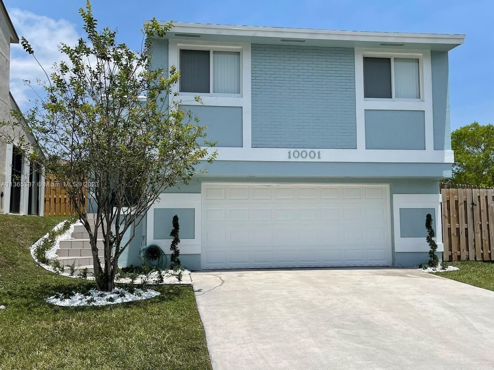 Real estate property located at 10001 218th St, Miami-Dade County, Cutler Bay, FL