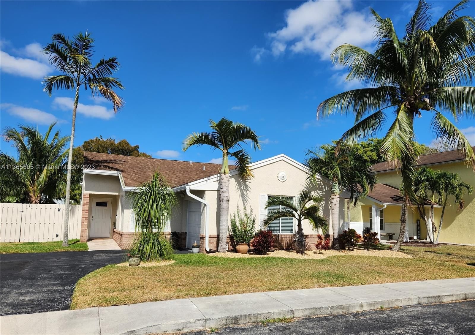 Real estate property located at 13961 Oaklawn Pl, Broward County, Davie, FL