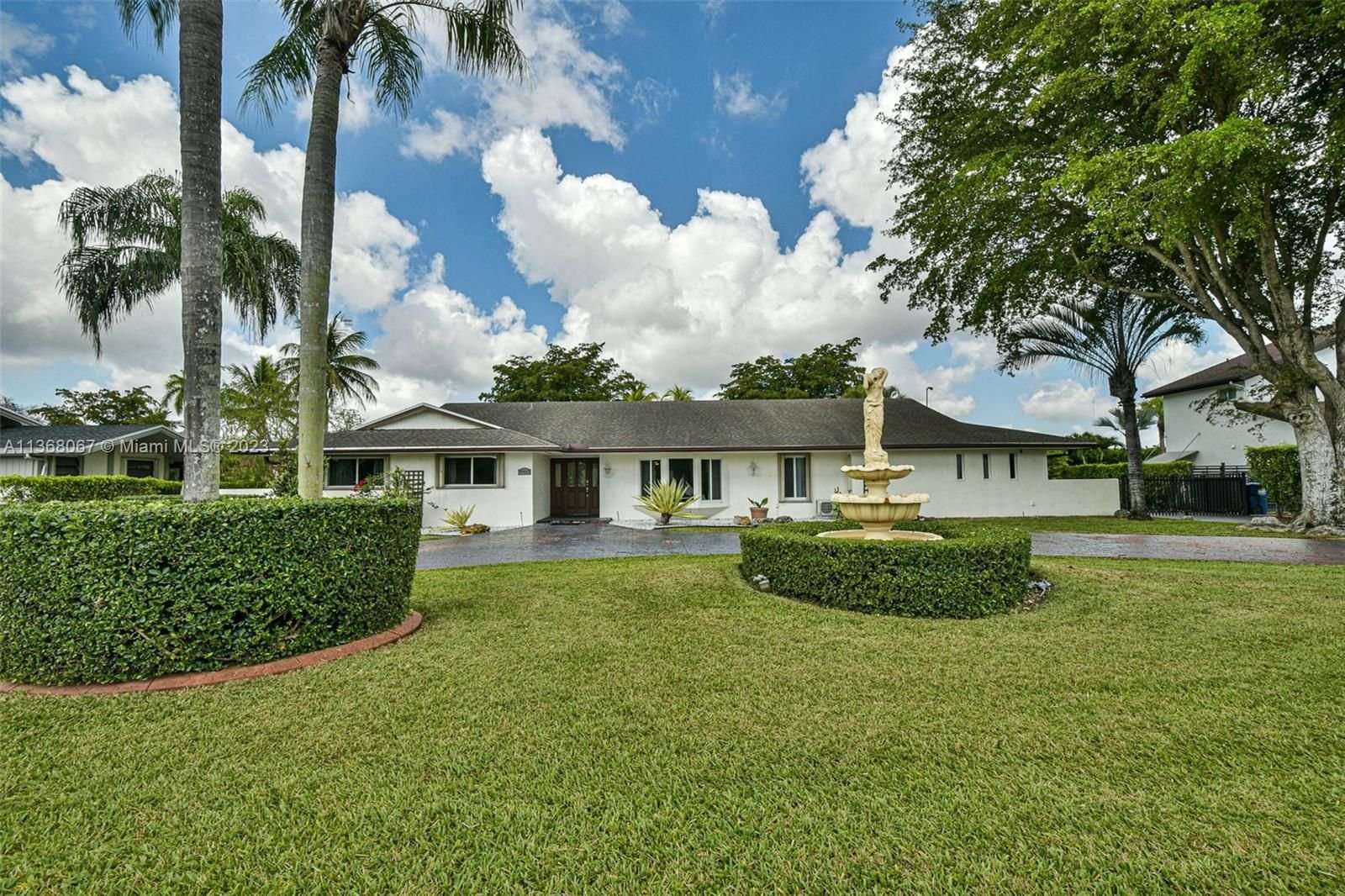 Real estate property located at 9900 E Calusa Club Drive, Miami-Dade County, Kendall, FL