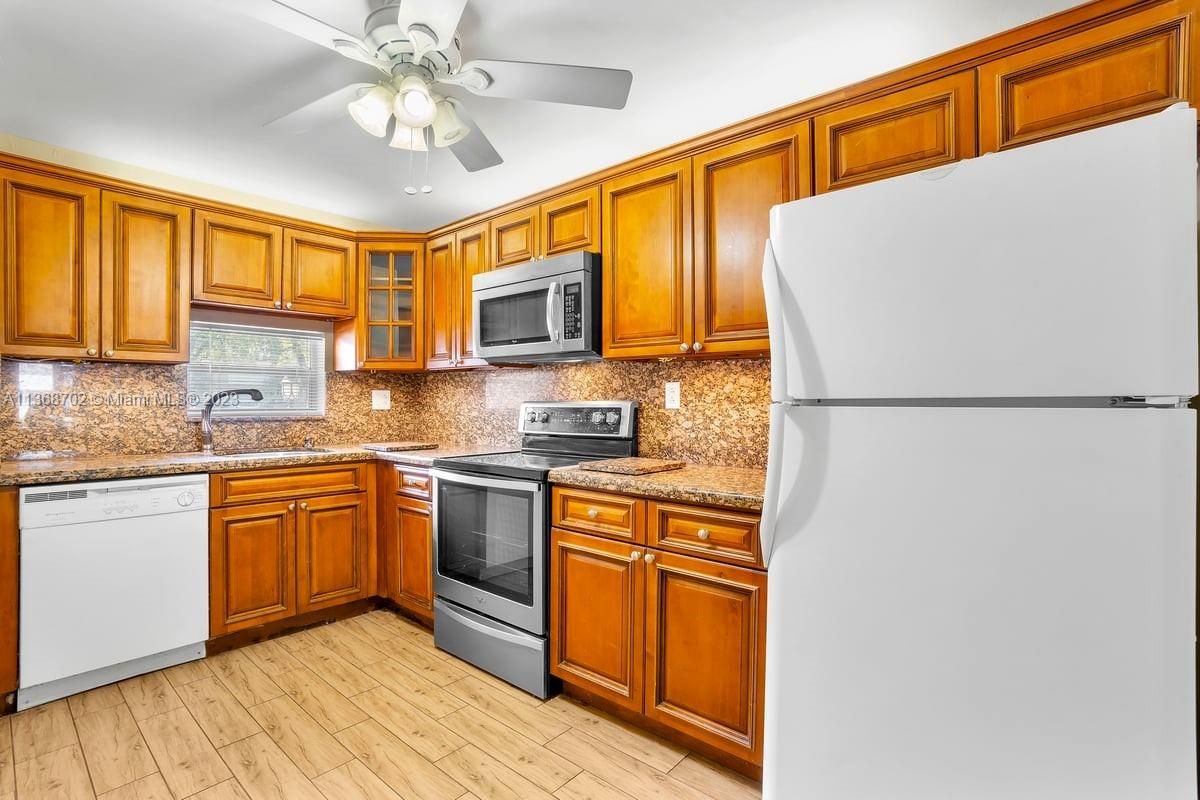 Real estate property located at 9800 Hollybrook Lake Dr #107, Broward County, Pembroke Pines, FL