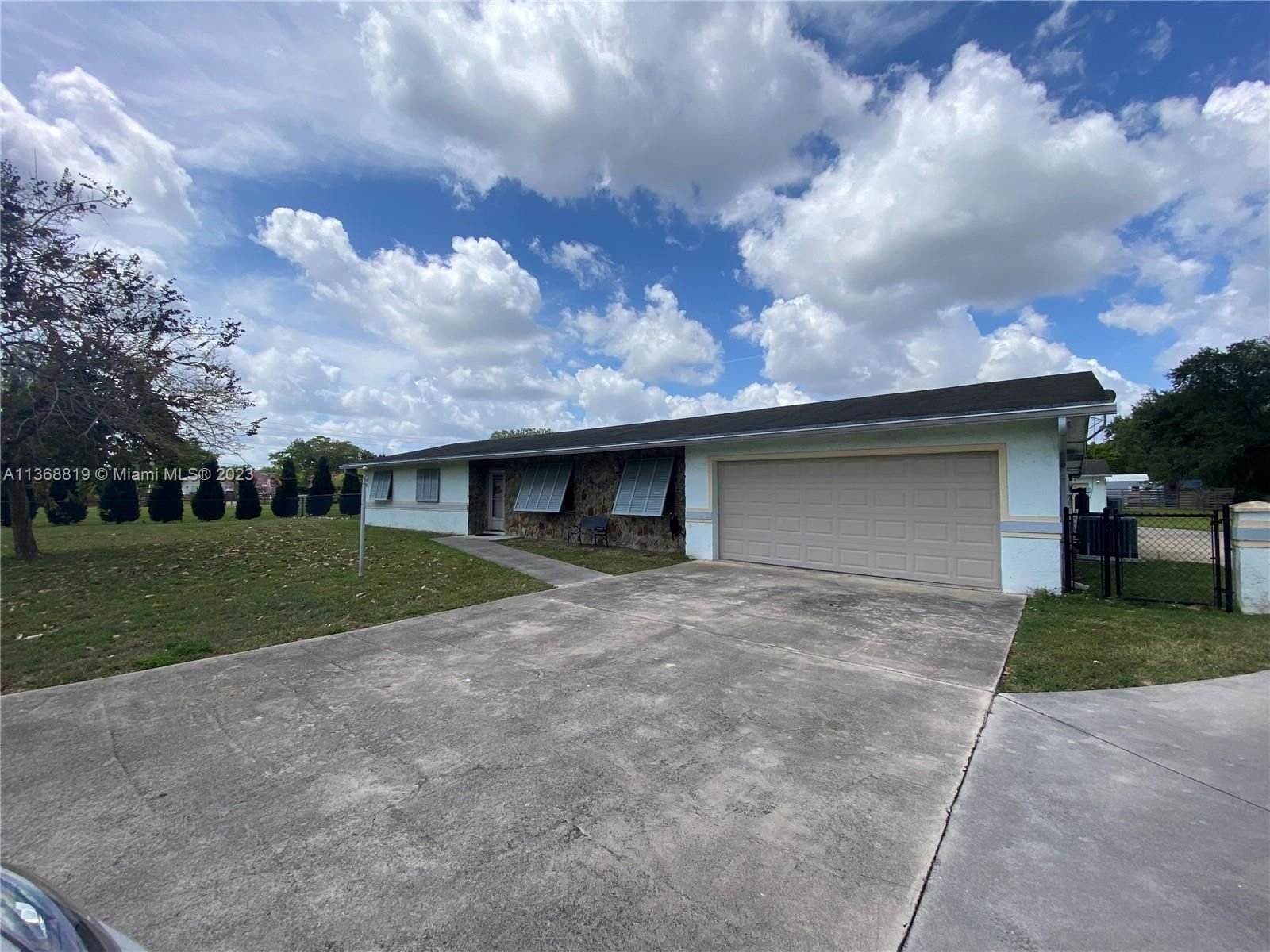 Real estate property located at 1571 136th Ave, Broward County, Davie, FL