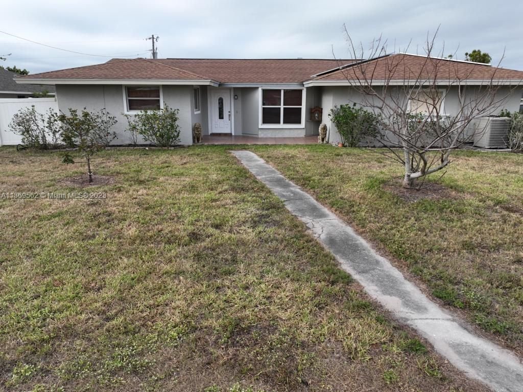 Real estate property located at 3702 Se 12 Pl, Lee County, Cape Coral, FL
