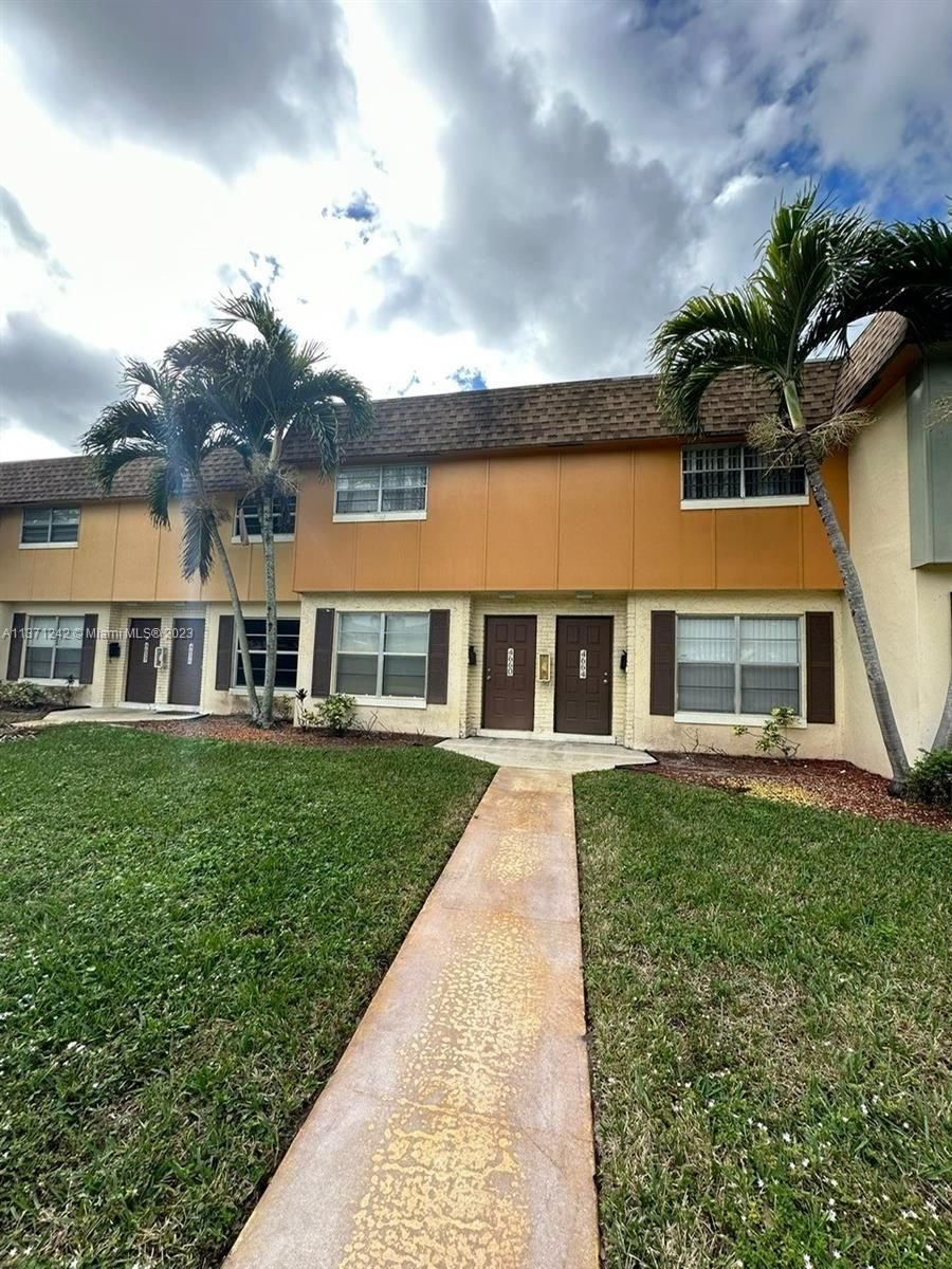 Real estate property located at 4660 9th Dr #4660, Broward County, Plantation, FL