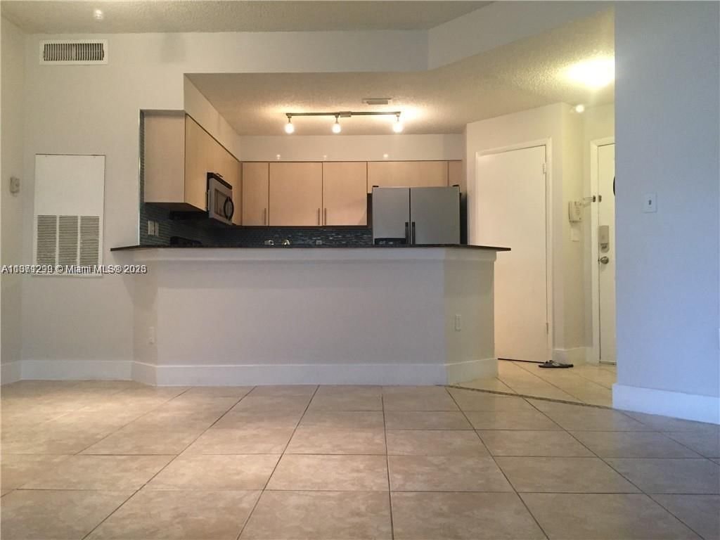 Real estate property located at 2445 18th Ter #1102, Broward County, Fort Lauderdale, FL