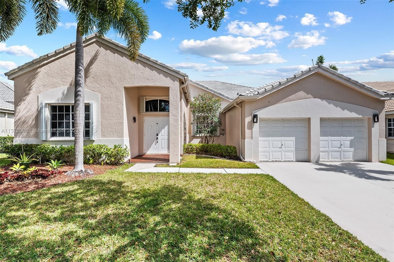 Real estate property located at 842 Heritage Dr, Broward County, Weston, FL