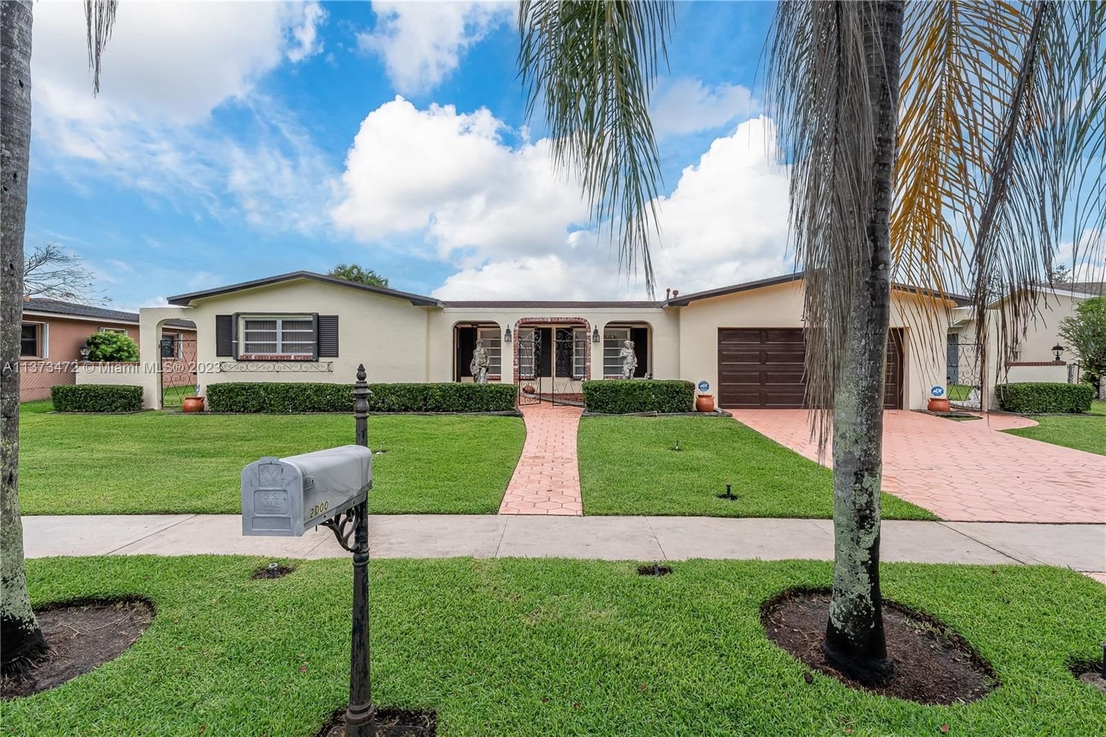 Real estate property located at 2000 113th Ave, Broward County, Pembroke Pines, FL
