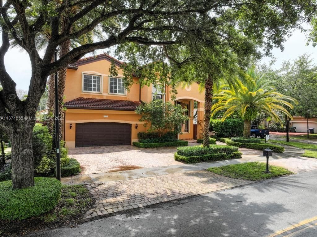 Real estate property located at 16721 78th Ct, Miami-Dade County, Miami Lakes, FL