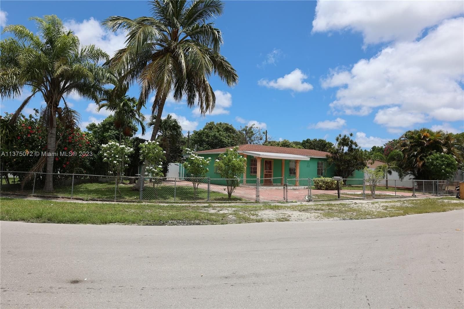 Real estate property located at 901 36th St, Miami-Dade County, LINDEN GARDENS, Hialeah, FL