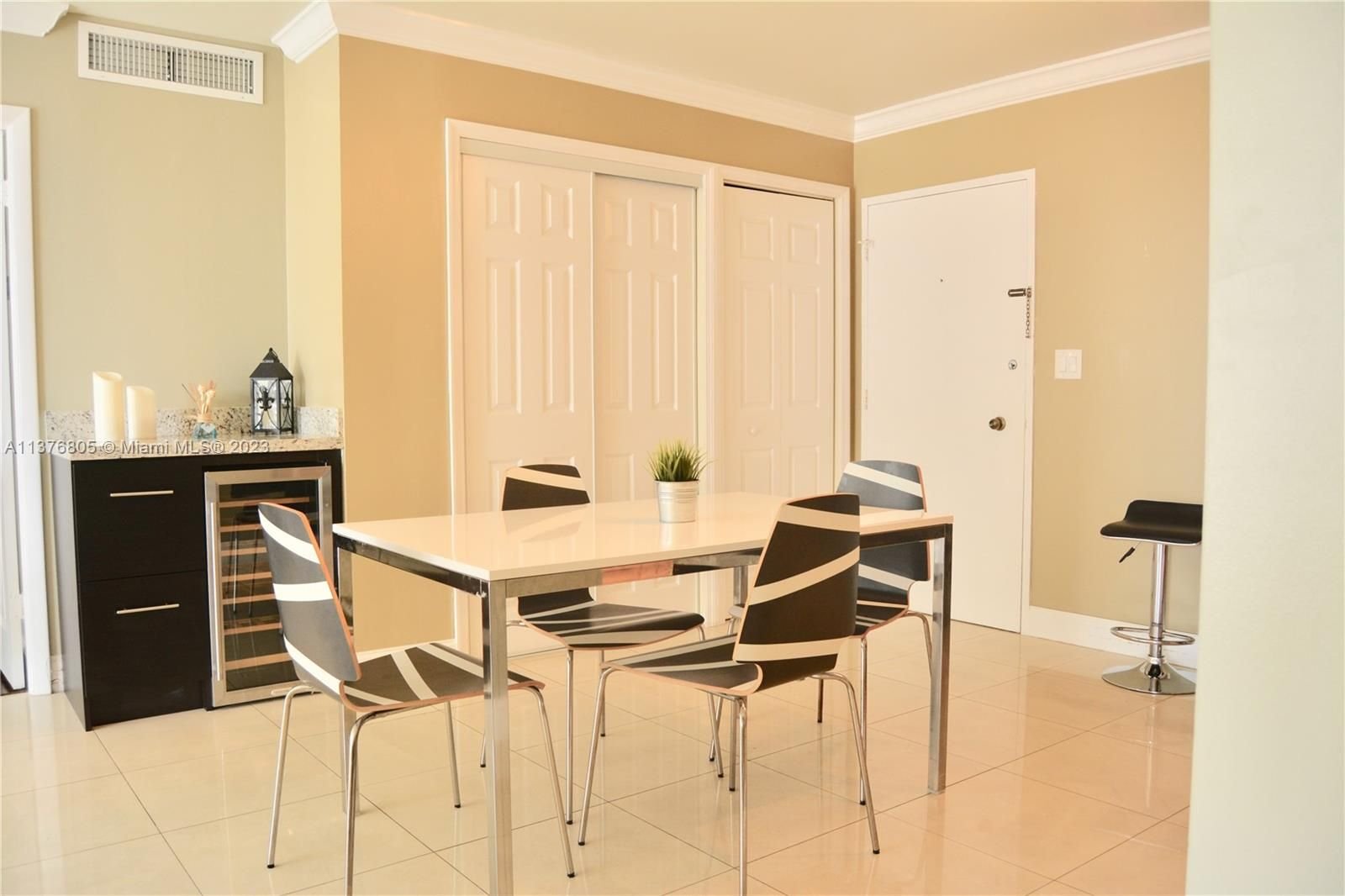 Real estate property located at 5555 Collins Ave #7Y, Miami-Dade County, Miami Beach, FL