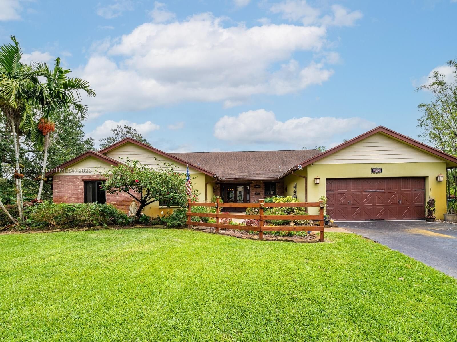 Real estate property located at 4050 102nd Ave, Broward County, Davie, FL