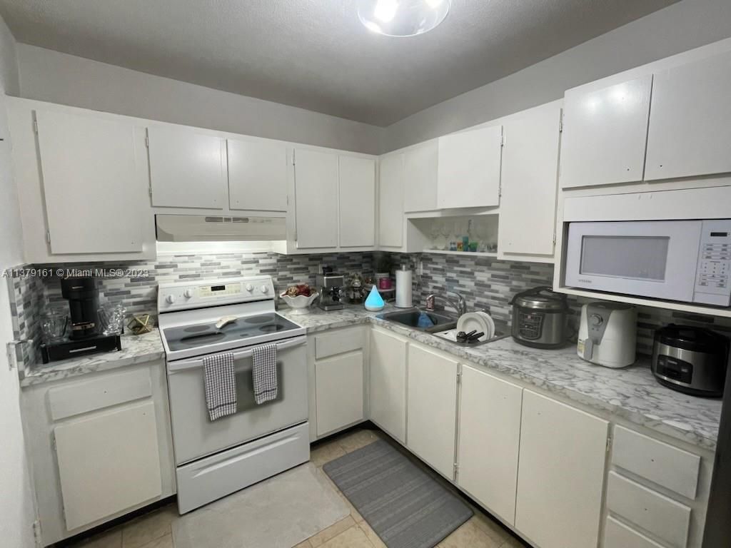 Real estate property located at 6701 169th St B205, Miami-Dade County, Hialeah, FL