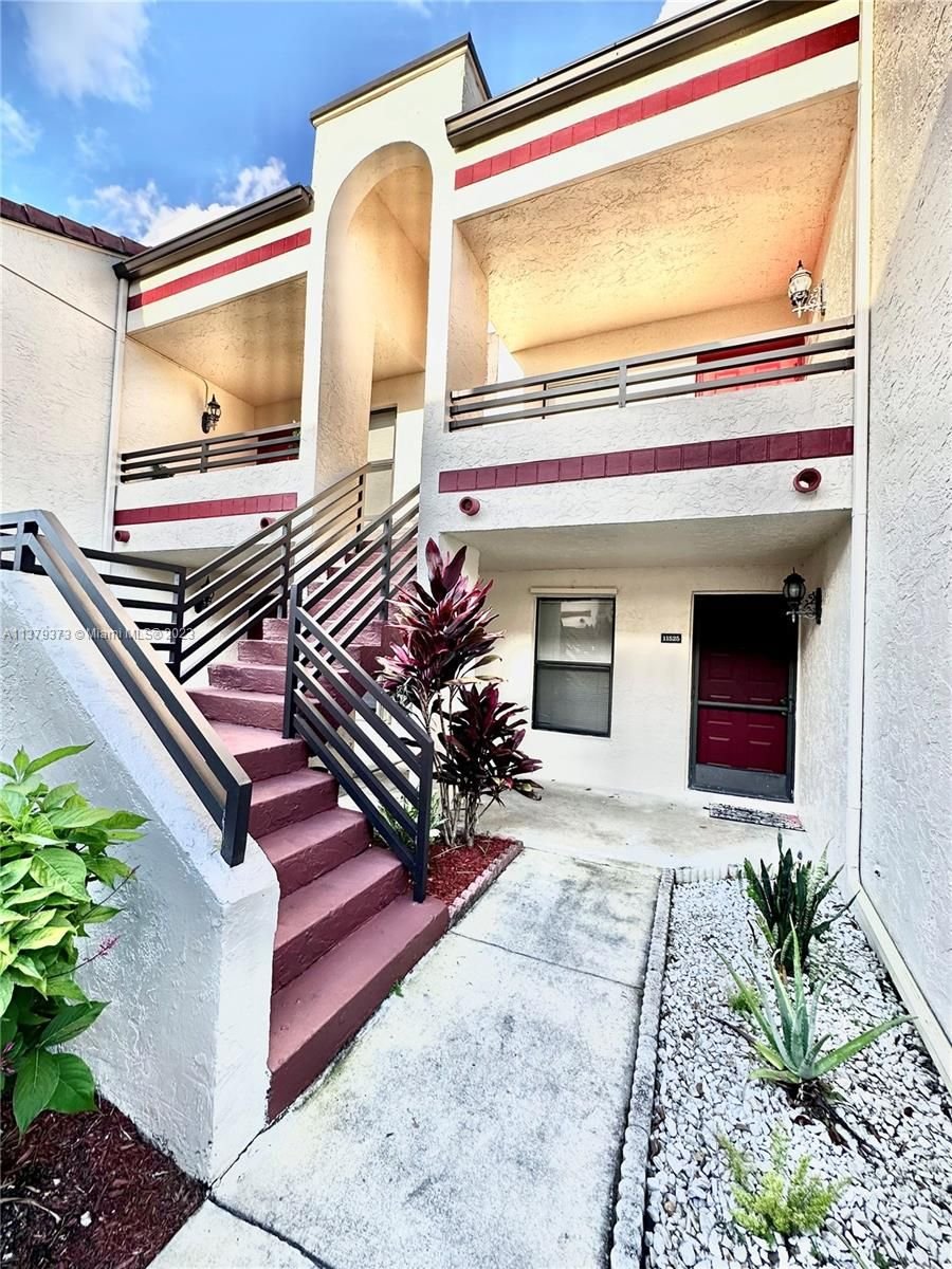 Real estate property located at 11527 10th St #11527, Broward County, Pembroke Pines, FL