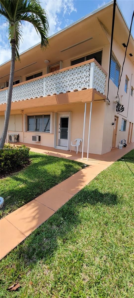 Real estate property located at 1030 11th St #1M, Broward County, Hallandale Beach, FL