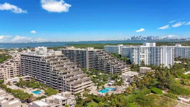 Real estate property located at 201 Crandon Blvd #322, Miami-Dade County, Key Biscayne, FL