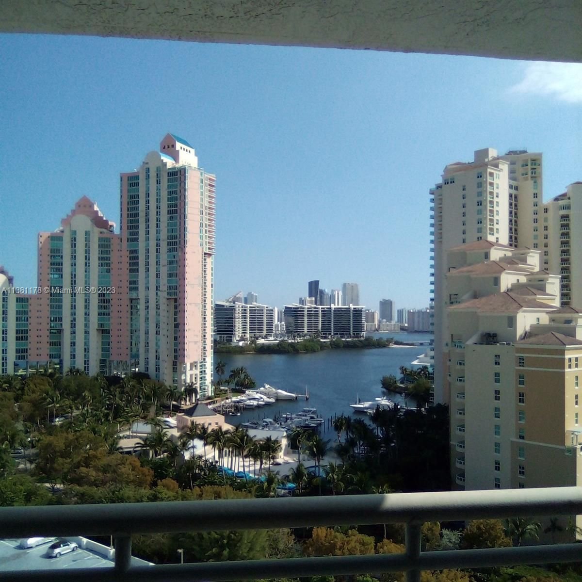 Real estate property located at 3300 191st St #1618, Miami-Dade County, Aventura, FL