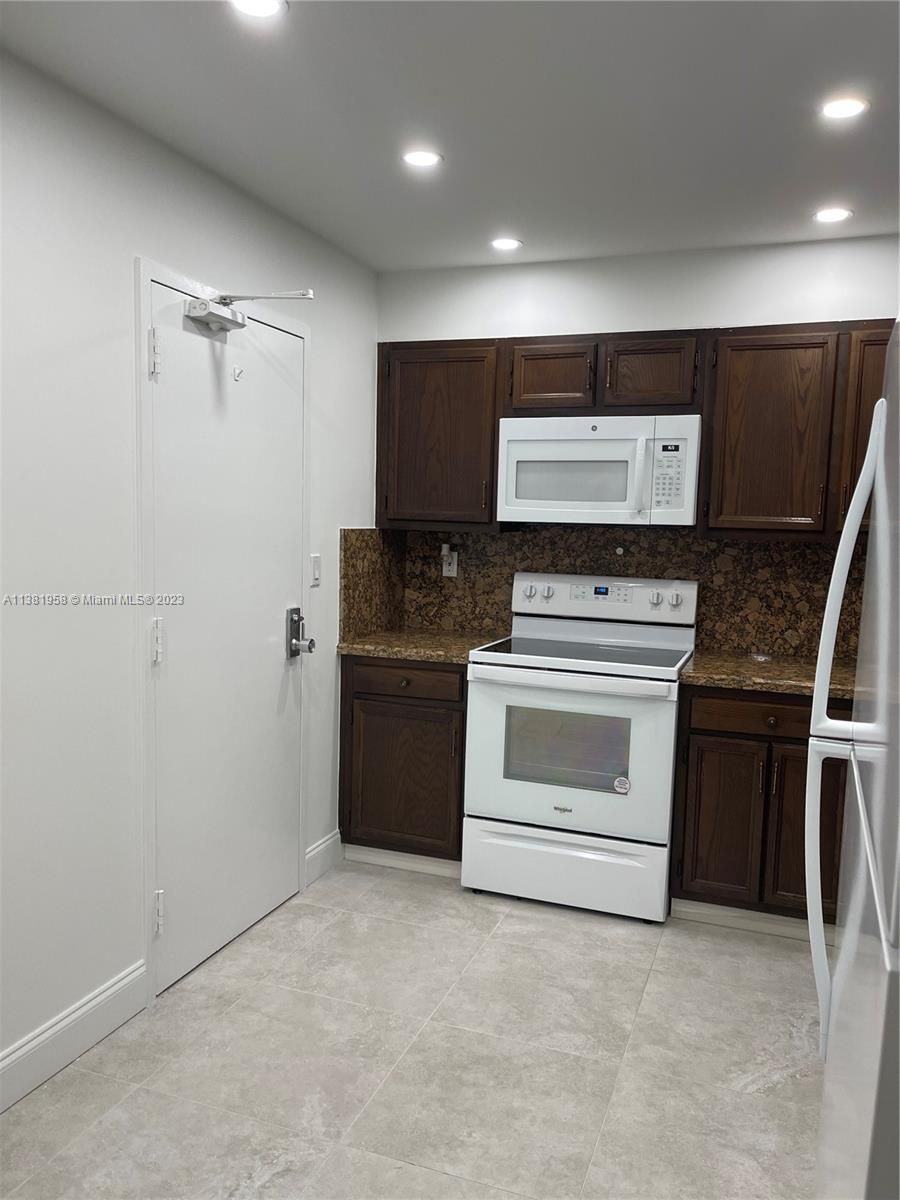 Real estate property located at 10777 Sample Rd #618, Broward County, Coral Springs, FL