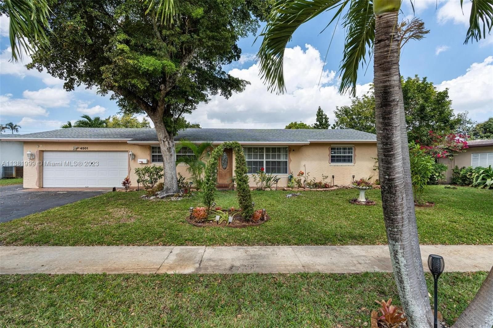 Real estate property located at 4501 6th St, Broward County, Plantation, FL