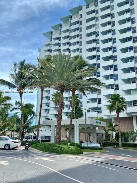 Real estate property located at 2899 Collins Ave #939, Miami-Dade County, Miami Beach, FL