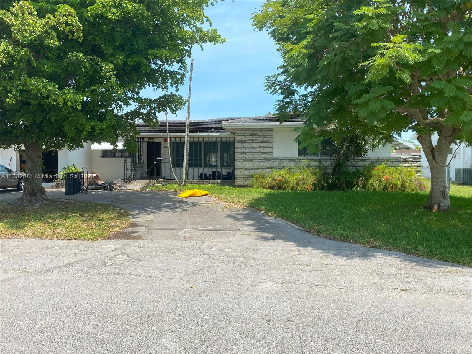 Real estate property located at 5865 Twin Lake Dr., Miami-Dade County, South Miami, FL
