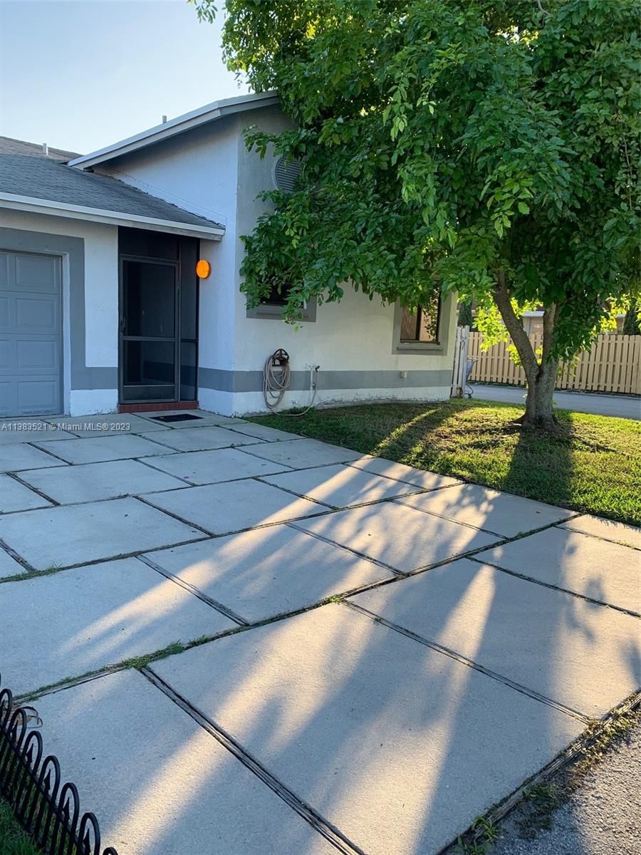 Real estate property located at 10930 12th St, Broward County, Pembroke Pines, FL