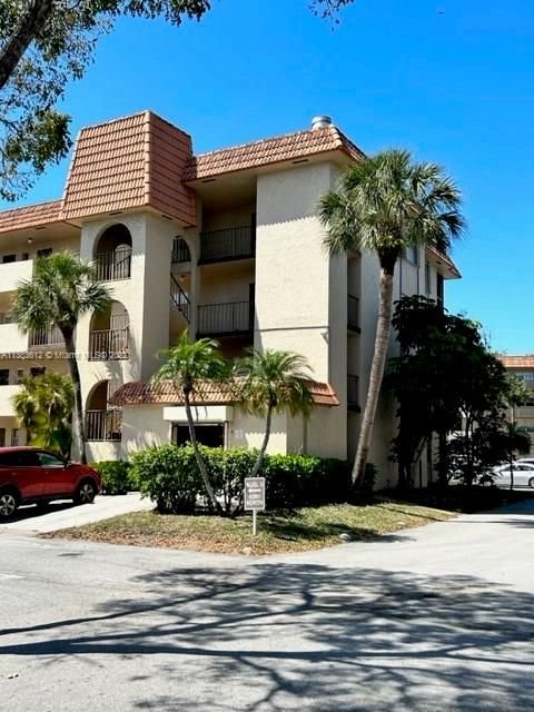Real estate property located at 6361 Falls Cir Dr #204, Broward County, INVERRARY COUNTRY CLUB, Lauderhill, FL