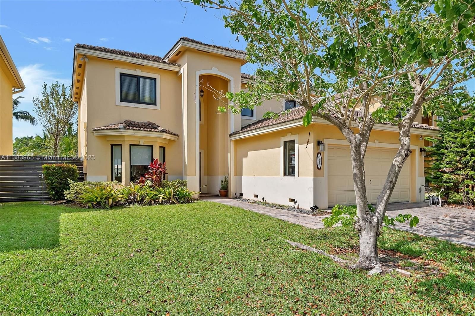 Real estate property located at 8892 208th Ter, Miami-Dade County, Cutler Bay, FL