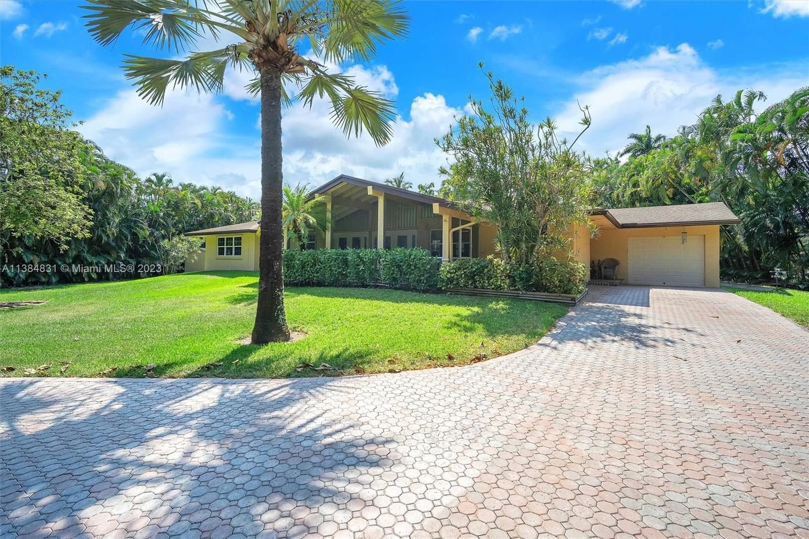 Real estate property located at 4851 106th Ave, Broward County, Davie, FL