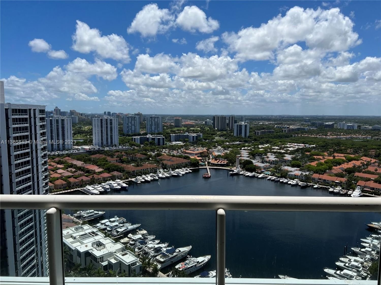 Real estate property located at 21205 Yacht Club Dr #3204, Miami-Dade County, Aventura, FL