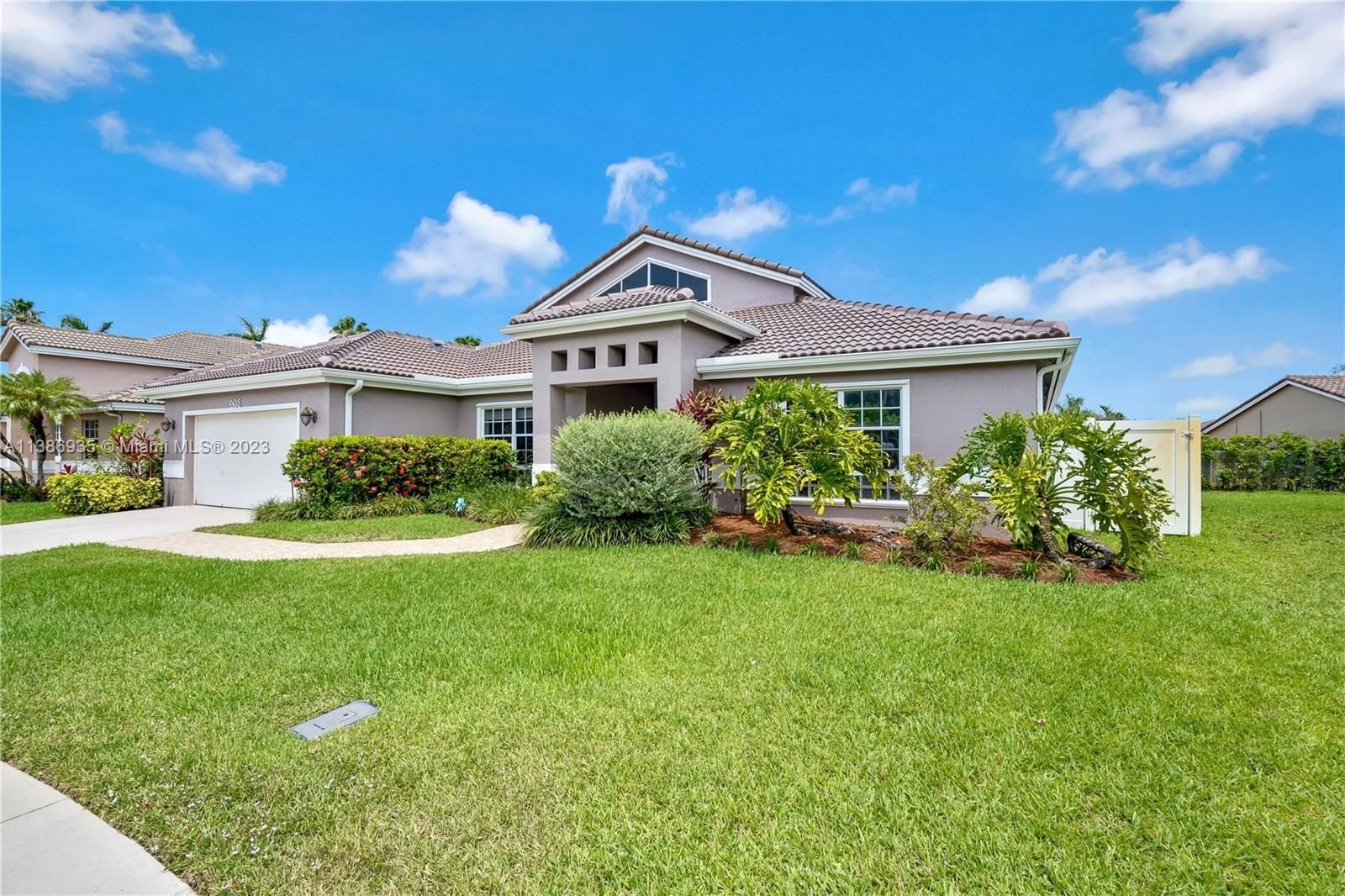 Real estate property located at 935 202nd Ave, Broward County, Pembroke Pines, FL