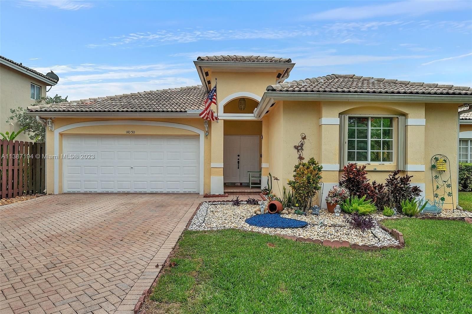 Real estate property located at 14050 154th Pl, Miami-Dade County, Miami, FL