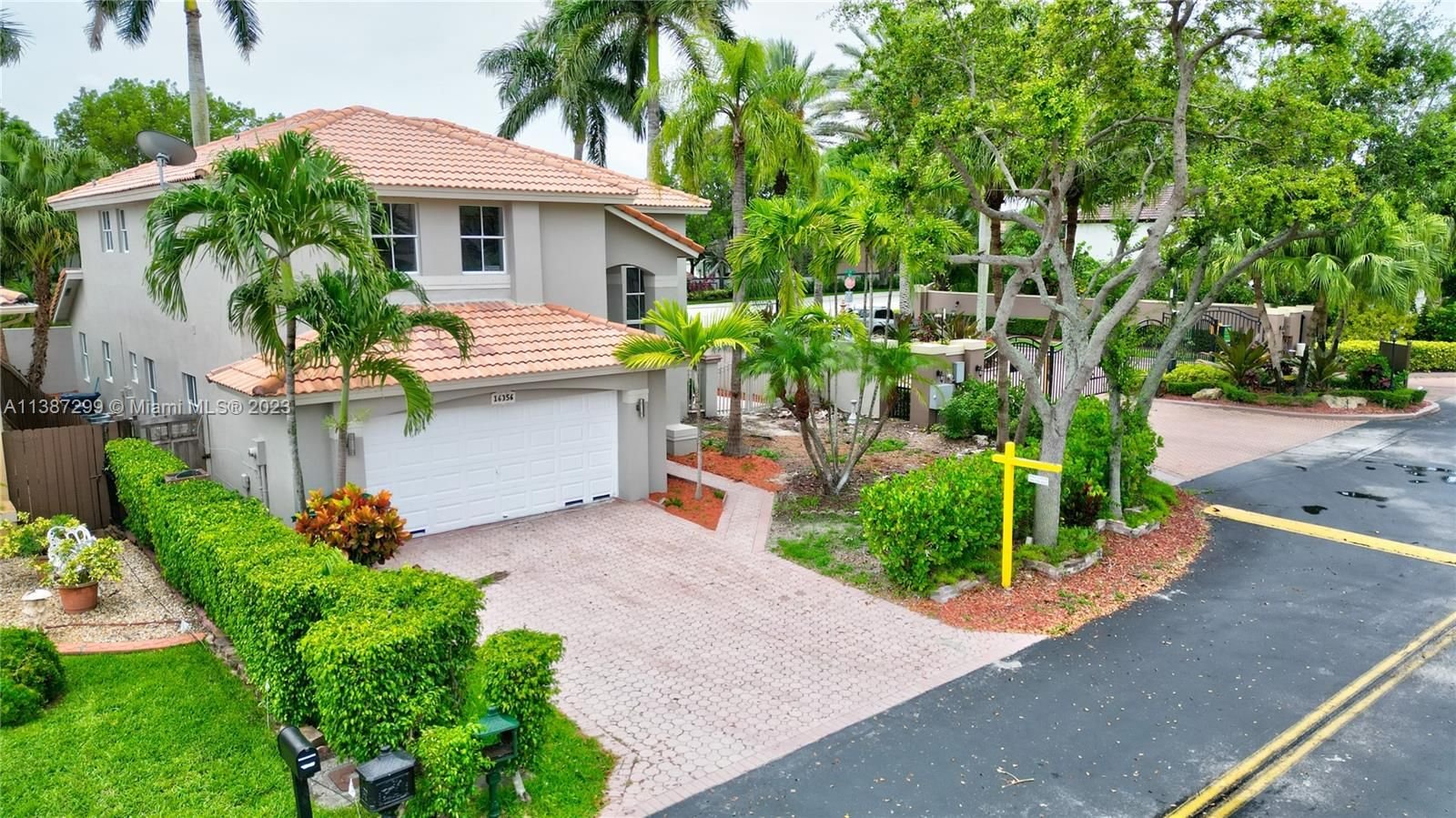 Real estate property located at 16356 95th Ln, Miami-Dade County, Miami, FL