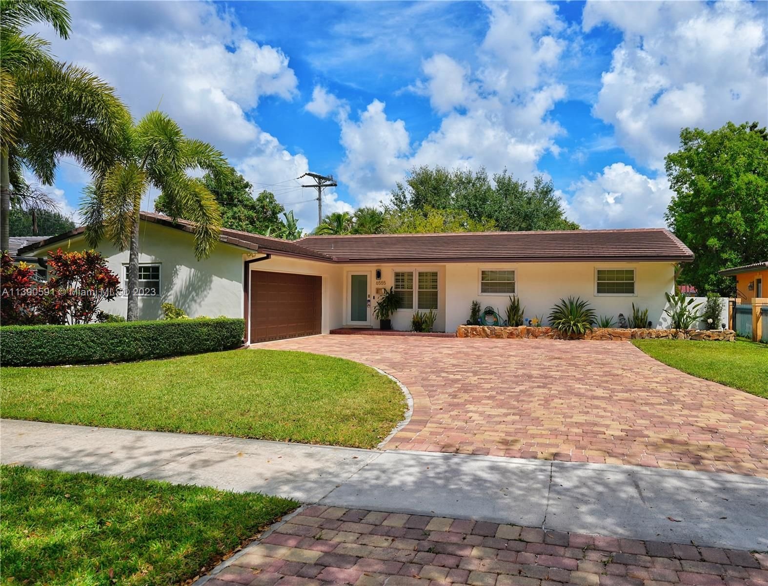 Real estate property located at 6555 Miami Lakeway S, Miami-Dade County, Miami Lakes, FL