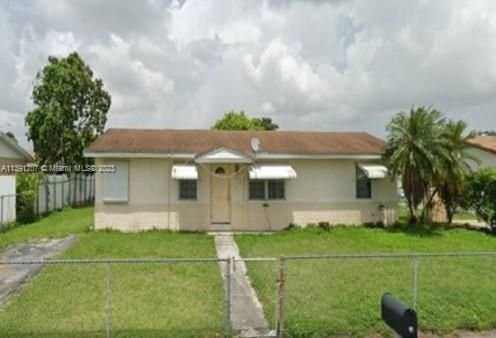 Real estate property located at 568 17th Ave, Miami-Dade County, AVOCADO VILLAS, Homestead, FL