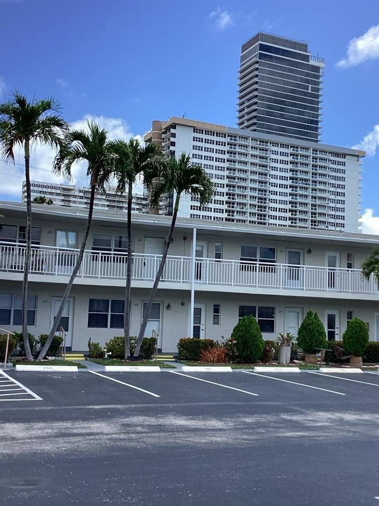 Real estate property located at 3121 Ocean Dr #206, Broward County, Hallandale Beach, FL