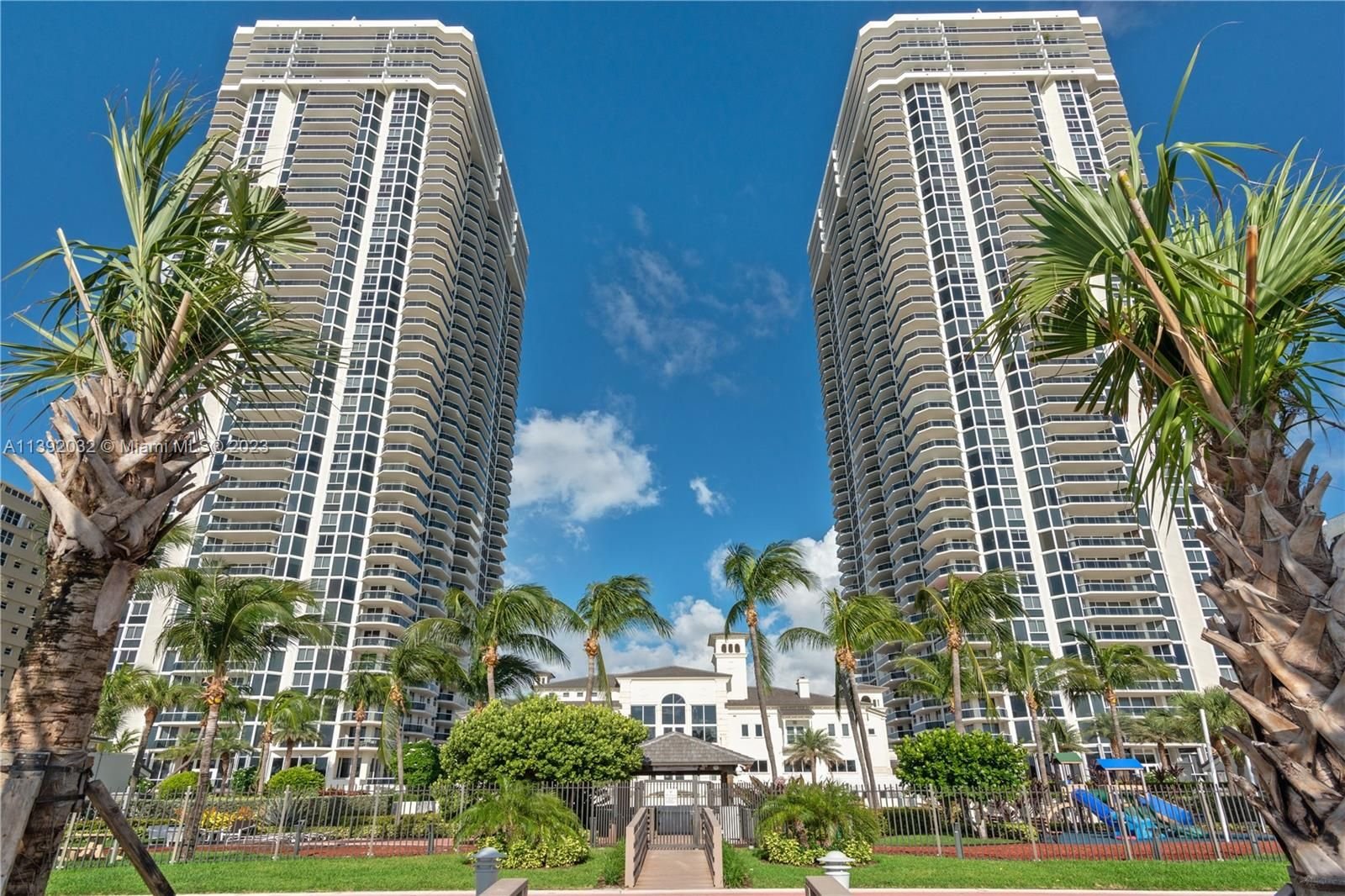 Real estate property located at 4775 Collins Ave #2004, Miami-Dade County, Miami Beach, FL