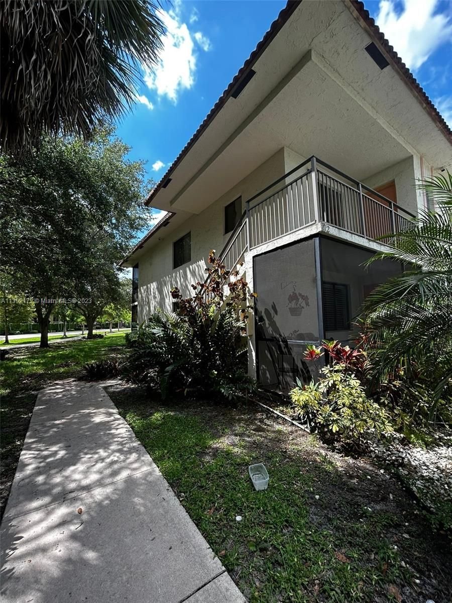 Real estate property located at 405 Lakeview Dr #201, Broward County, Weston, FL