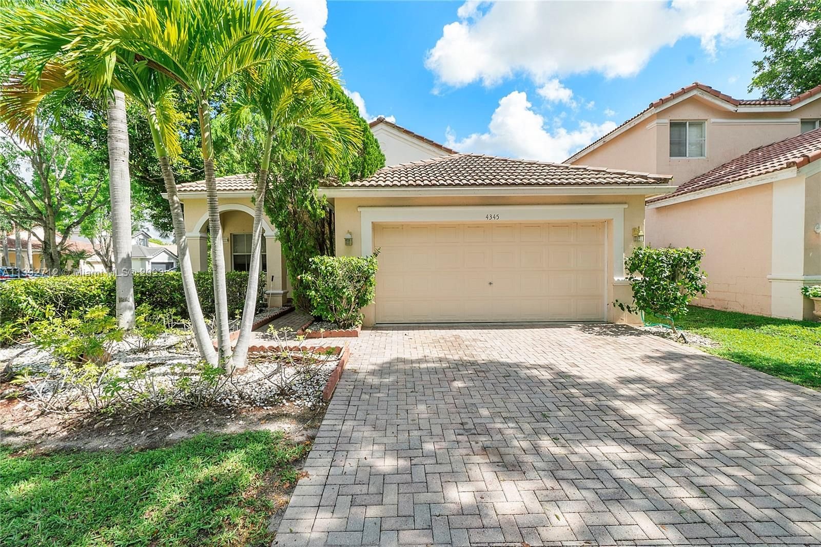 Real estate property located at 4345 Willow Ridge Dr, Broward County, Weston, FL