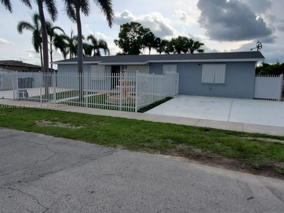 Real estate property located at 25420 124th Pl, Miami-Dade County, Homestead, FL