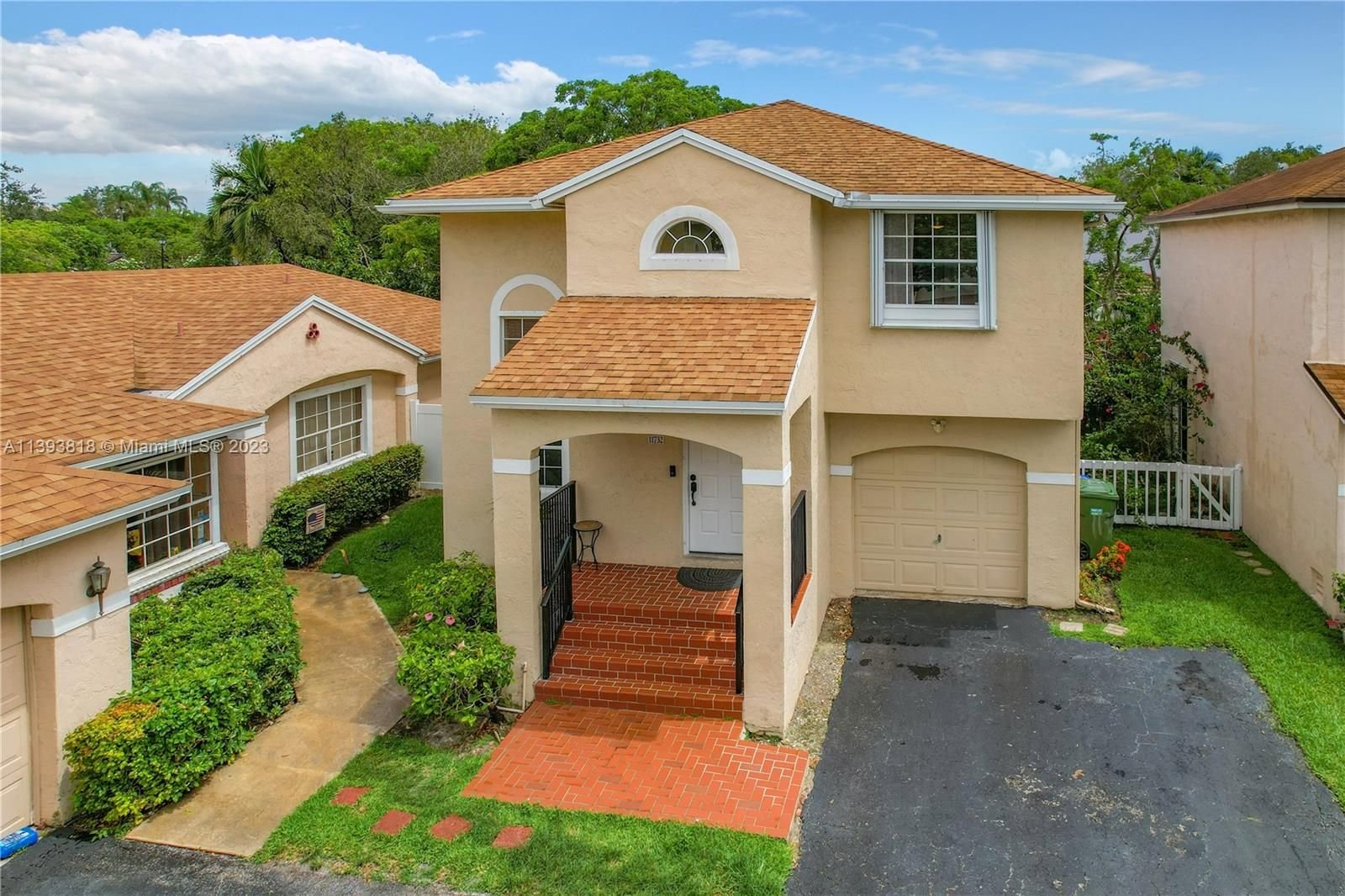 Real estate property located at 11732 12th St, Broward County, Pembroke Pines, FL