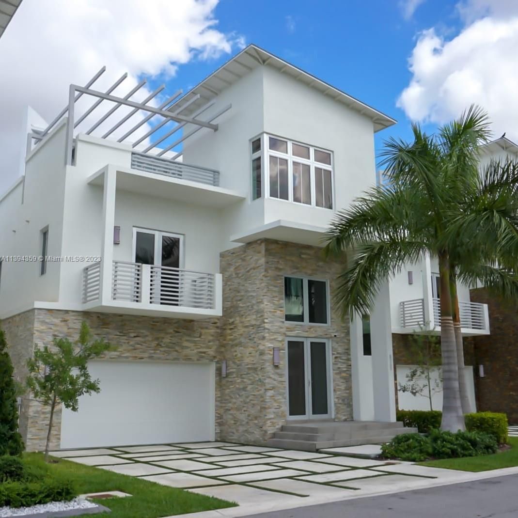 Real estate property located at 8265 Nw 34 Driv Drive, Miami-Dade County, Doral, FL