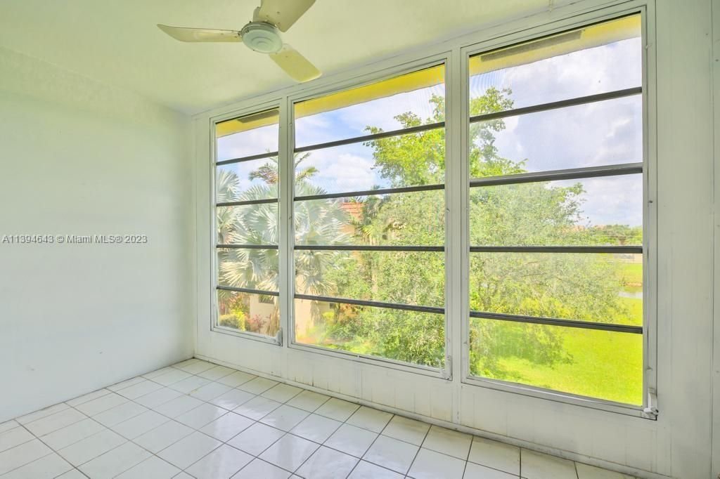 Real estate property located at 8081 Sunrise Lakes Dr #302, Broward County, Sunrise, FL