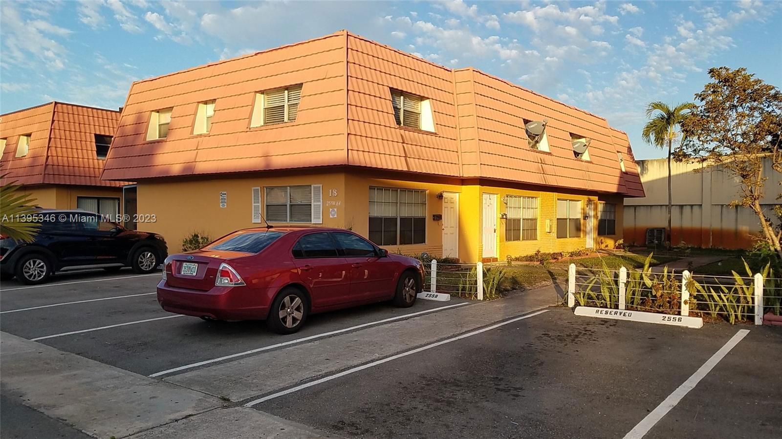 Real estate property located at 2562 52nd Ave B18, Broward County, Lauderhill, FL