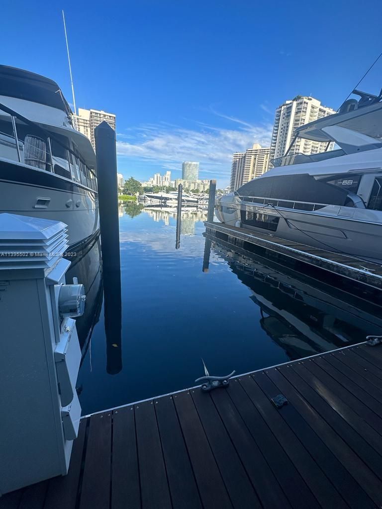 Real estate property located at 19777 Country Club Dr, Miami-Dade County, Aventura, FL