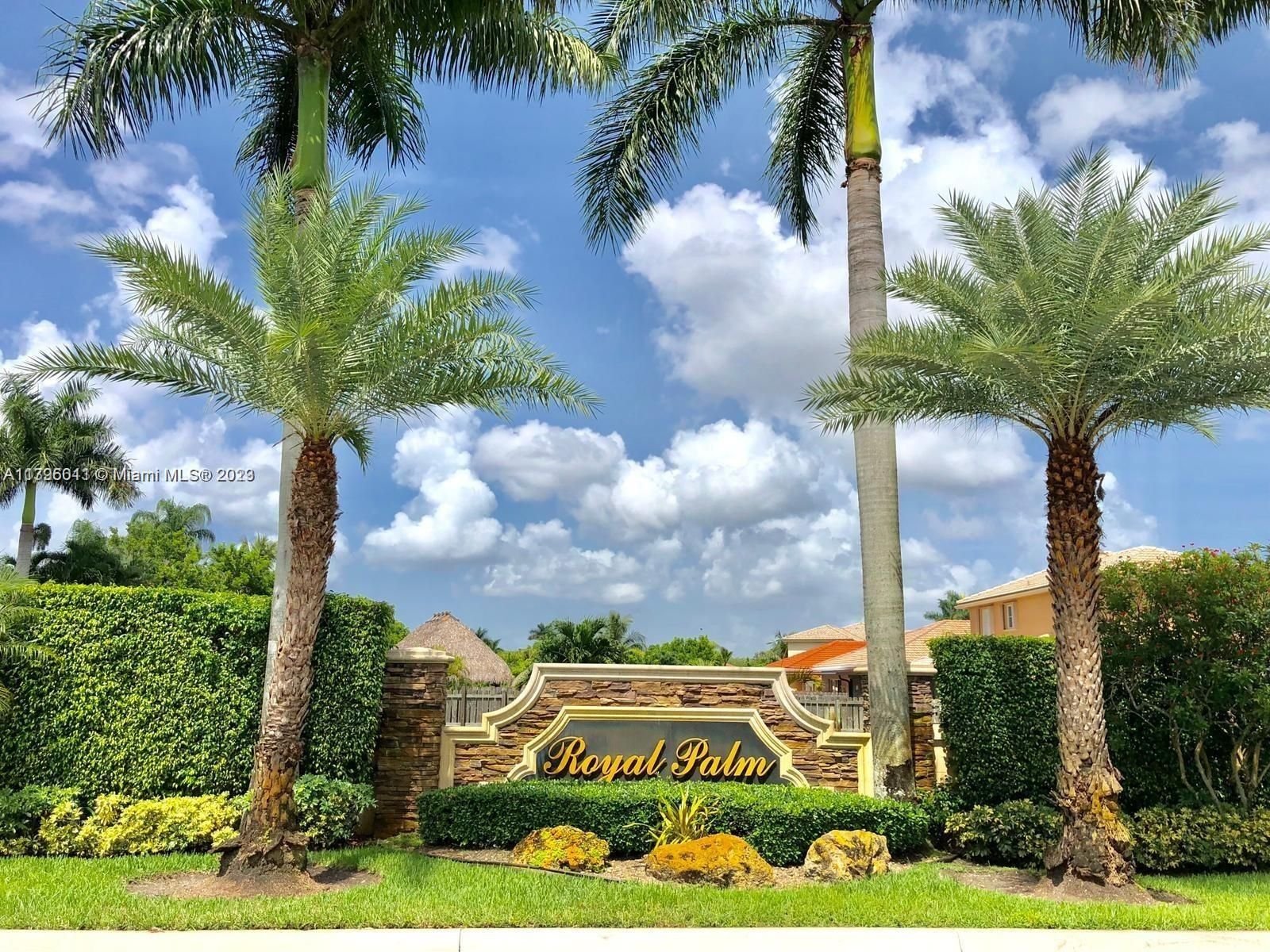 Real estate property located at 281 Royal Cove Cir, Broward County, Davie, FL