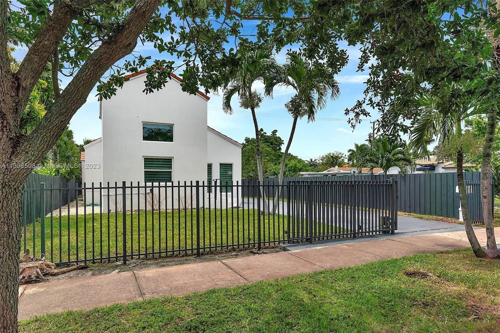 Real estate property located at 1327 Biarritz Dr, Miami-Dade County, Miami Beach, FL