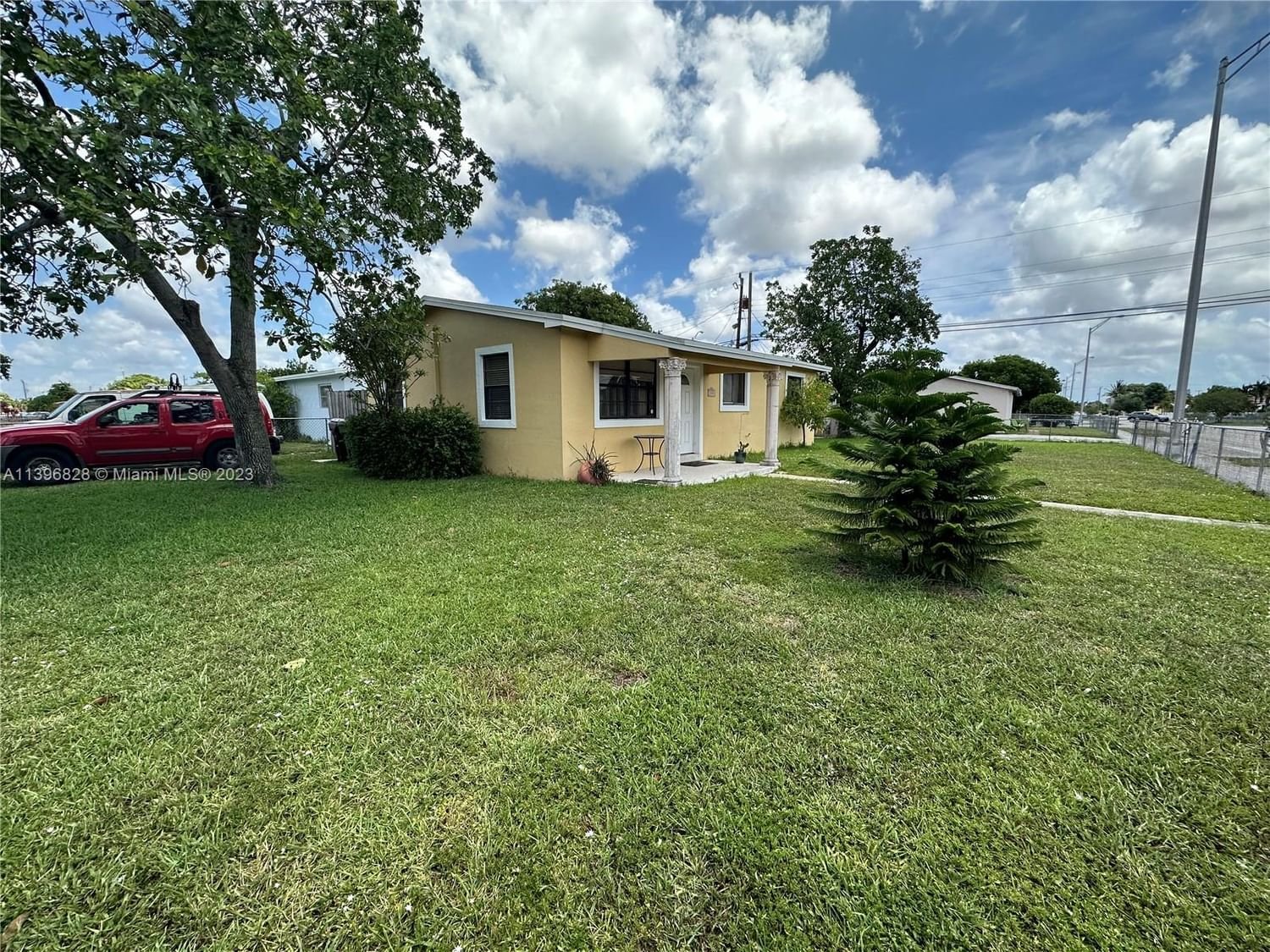 Real estate property located at 3401 14th Ct, Miami-Dade County, FLA FRUIT LAND CO SUB, Hialeah, FL