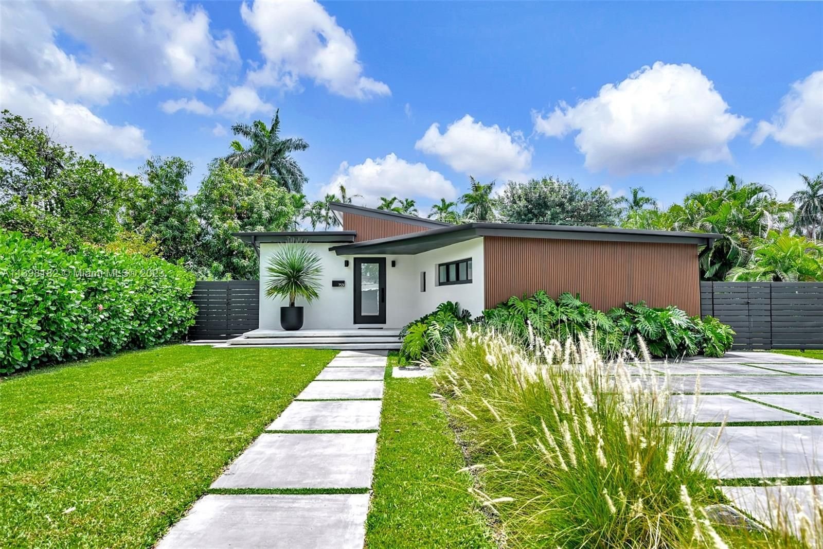Real estate property located at 7531 Miami View Dr, Miami-Dade County, North Bay Village, FL